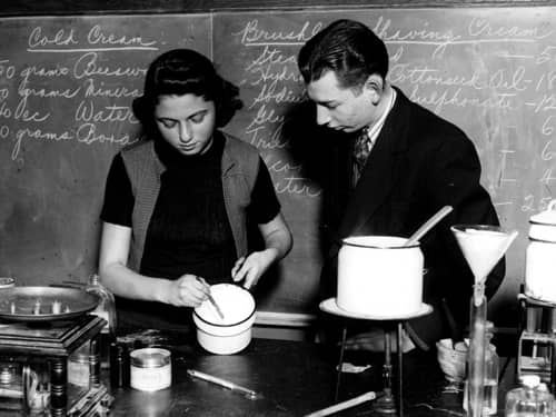 1938 Cosmetic chemistry students making up a cold cream