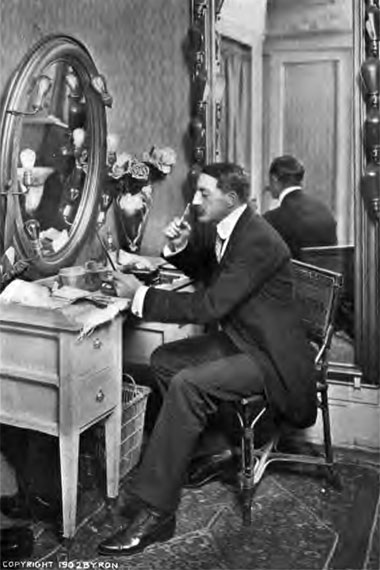 1902 Actor making up
