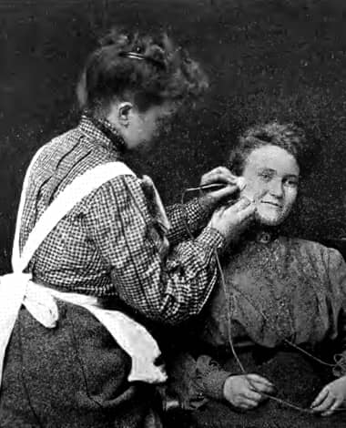 1903 Cataphoresis treatment in a Marinello salon