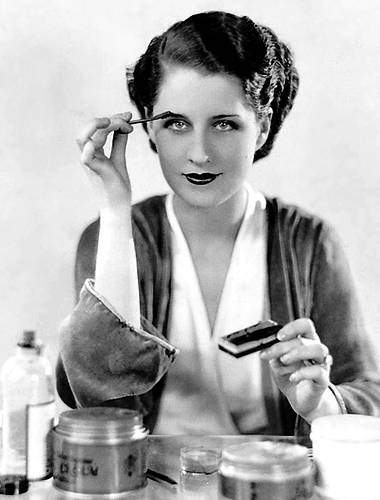 Norma Shearer applying cake mascara