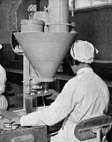 1937 Filling Air Spun Face Powder boxes