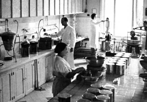 1938 Measuring ingredients for Coty creams at Suresnes