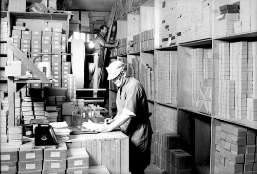 1931 Shipping department on North Hollywood Boulevard