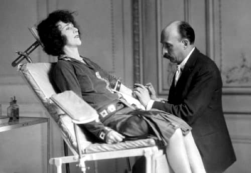 1925 Edna Wallace Hopper getting a hormone treatment