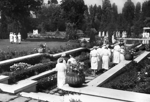 1939 Factory workers enjoying the gardens