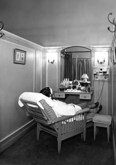 1926 Salon masque treatment