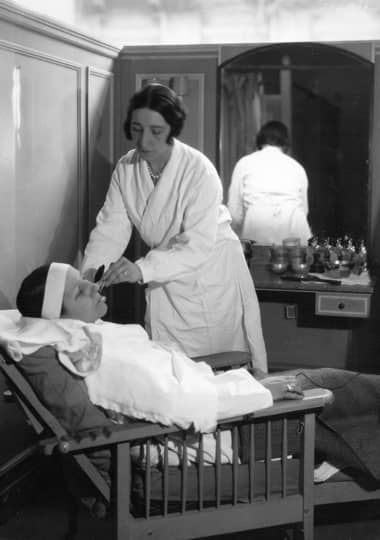 1928 Salon throat treatment