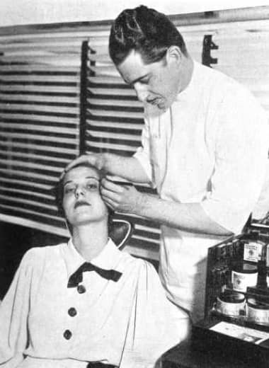 1934 Daggett and Ramsdell make-up demonstration