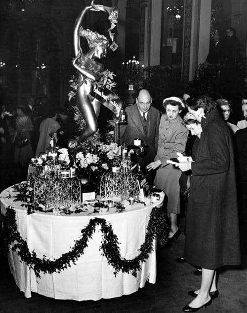 1953 Central display of the Ann Delafield Golden Beauty Beauty Line