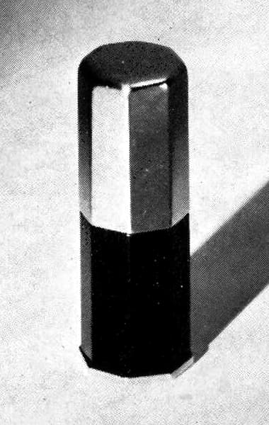 1930 Quinlan Lipstick