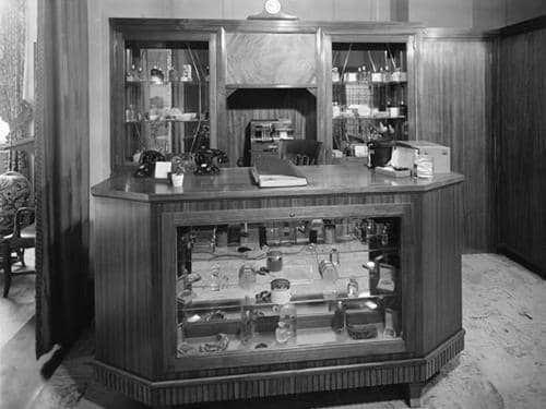 1932 Front desk of the Charles of the Ritz salon