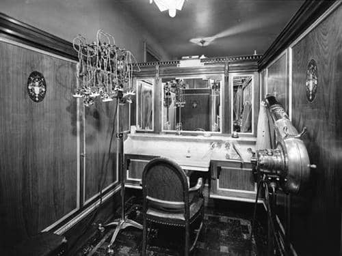 1932 Hairdressing salon in the Charles of the Ritz