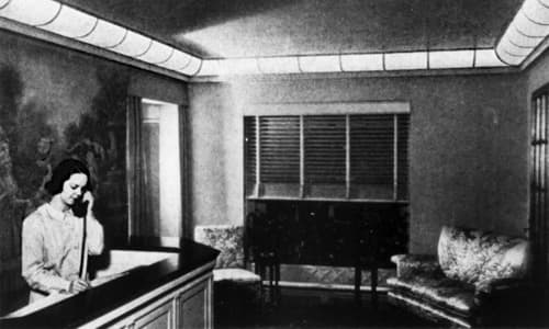 1938 Charles of the Ritz salon