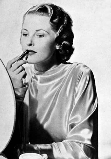 1937 Making up with lipstick
