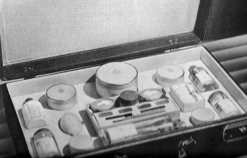 1942 Success Beauty Case