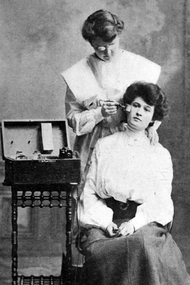 1903 Direct faradic treatment using a roller electrode