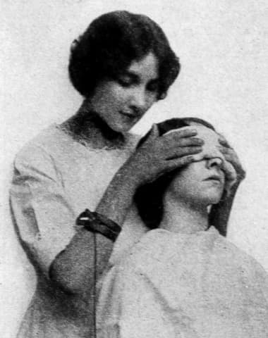 1904 Faradic eye treatment applying a bandalette