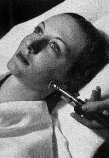 1935 Electro-Passive Facial Treatment