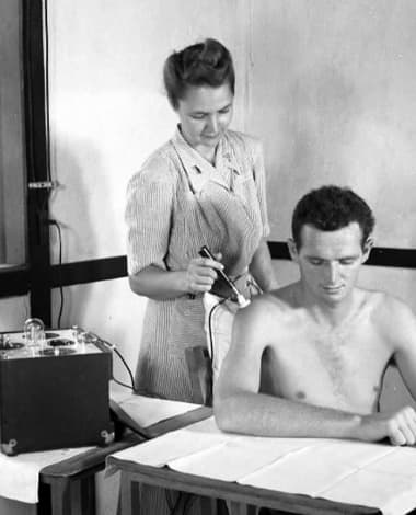 Medical treatment on a soldier from the Second World War