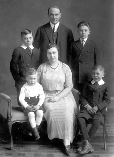 1921 Carl Weeks and family
