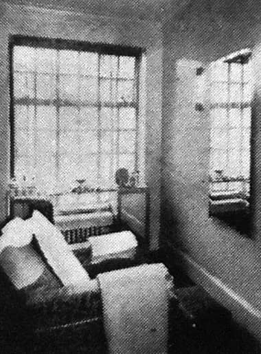 1931 Cubicle in the London salon
