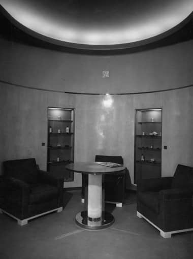 1931 Reception room in the Paris salon