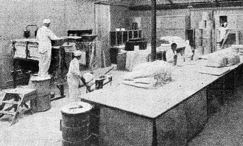 1934 Mixing and blending powders at Croydon