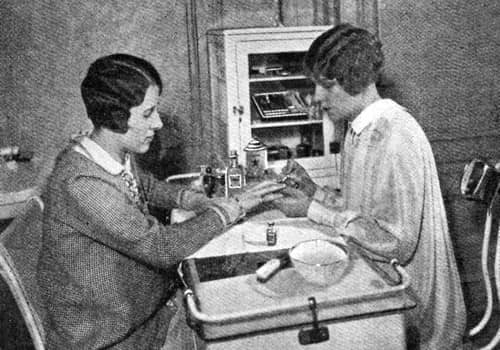 1937 Cutex research salon