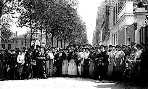 Workers outside the factory at Neuilly-sur-Seine