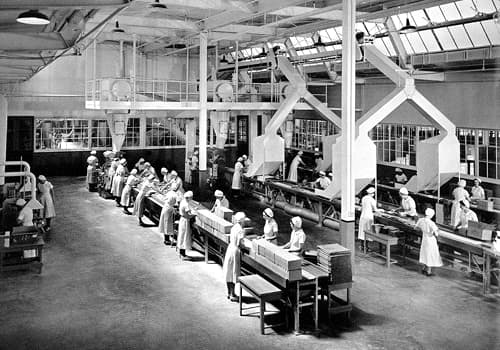 1938 Face powder assembly line