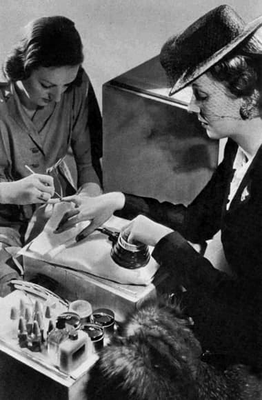 1940 Peggy Sage manicure in the London salon