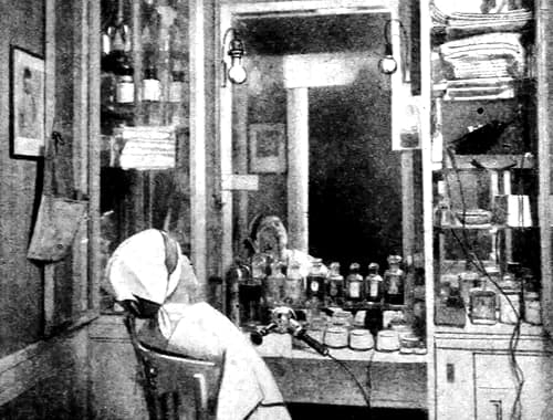 1925 Treatment bay at the Dianabad salon