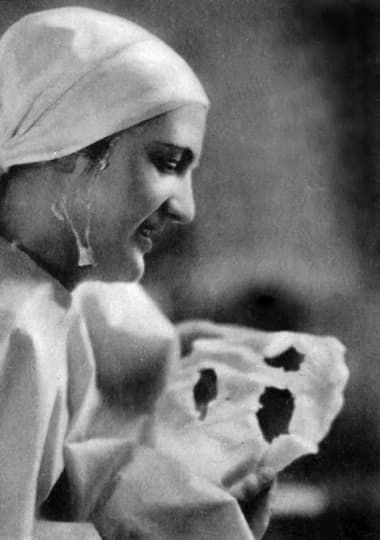 1929 Helene Pessl paraffin mask