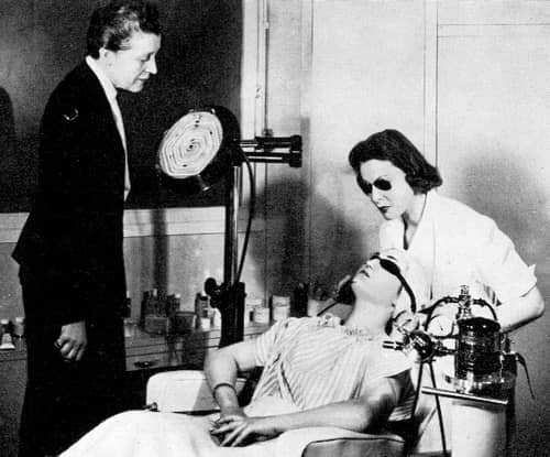 1955 Bio-Regenerateur Treatment in the Paris salon