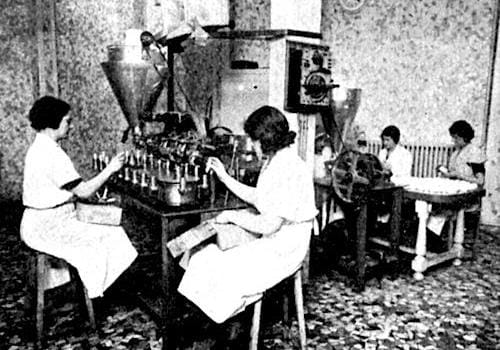 Manufacturing tubes of Creme Tho-Radia