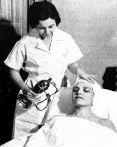 1932 Helena Rubinstein salon treatment