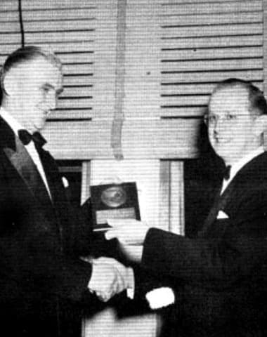 1951 Maison G. de Navarre receiving an award